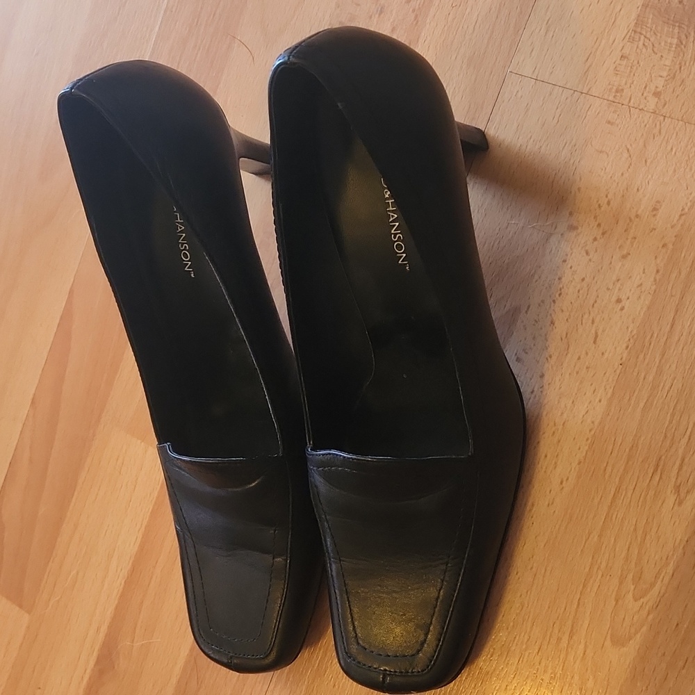 Pumps - Picture 3 of 6